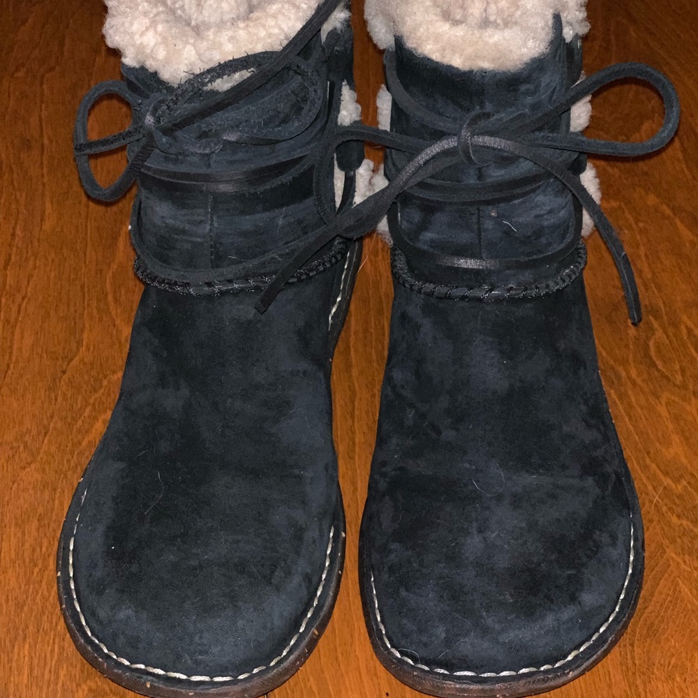 Uggs Caspia Black Winter Boots Size 7